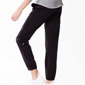 NWT Ivivva Lululemon Pockets Your Pursuit Crop Black Pants Joggers